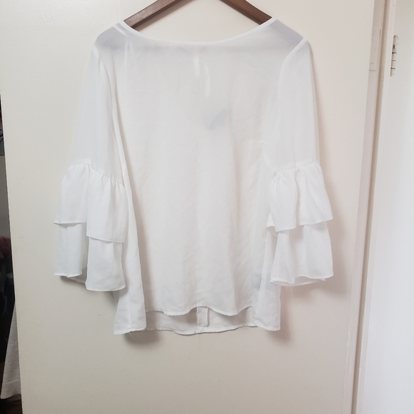 2/$30 Gorgeous blouse !!!! - Picture 1 of 3